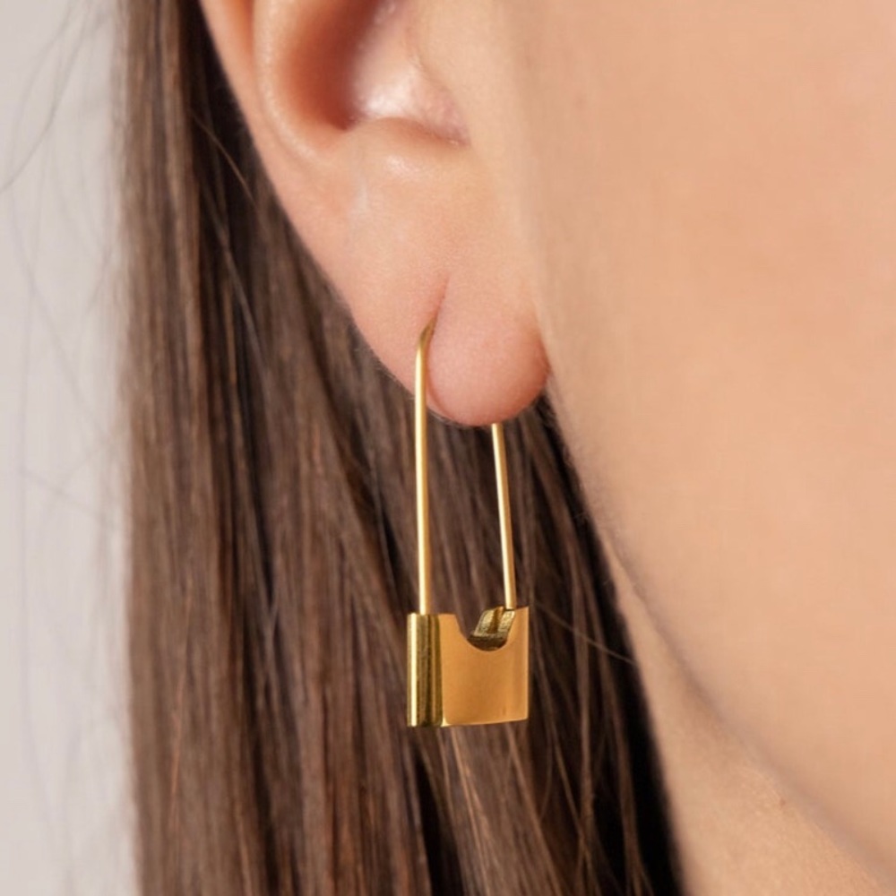 ✨✨Gold Padlock Hoop Earrings ✨✨ - Picture 1 of 6